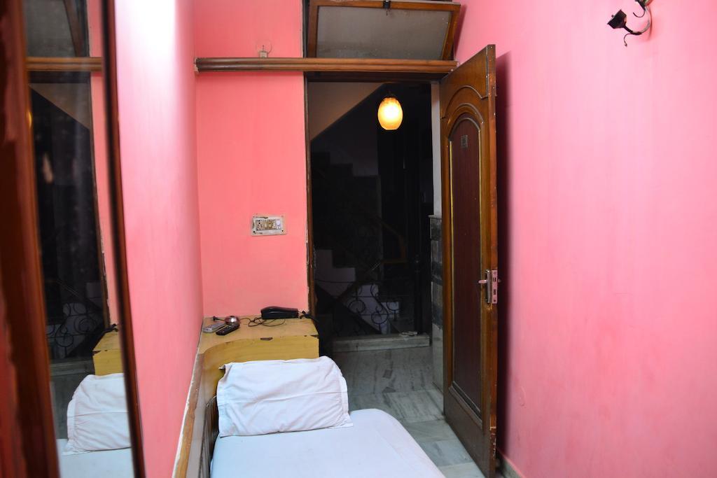 Yes Please Guest House Nova Deli Quarto foto
